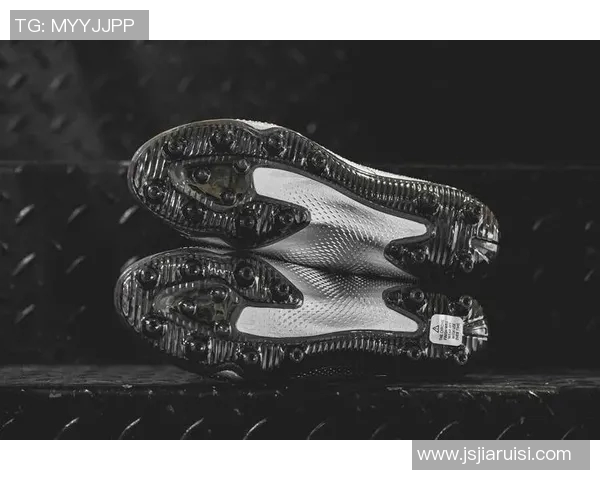 球星上脚GT一代足球鞋展现速度与精准完美结合的震撼魅力