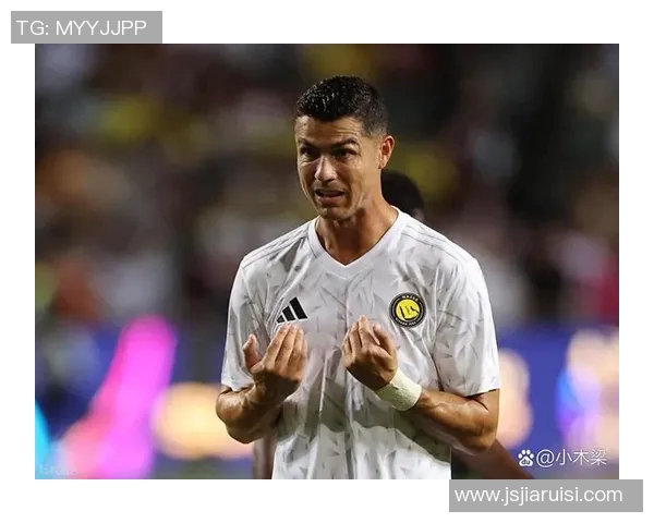 C罗传奇再续：从球场霸主到全球偶像的辉煌之路